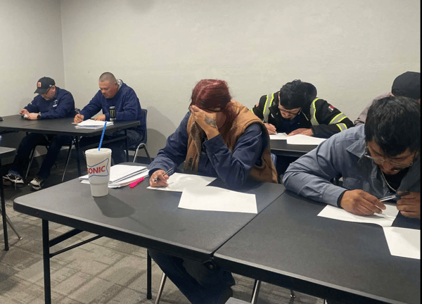 Estudiante completando capacitación de seguridad en construcción en Rig Right Texas